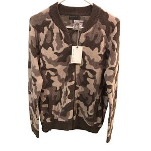 NWT Barefoot Dreams Cozy Chic Camo Front Zip Jacket. Size S